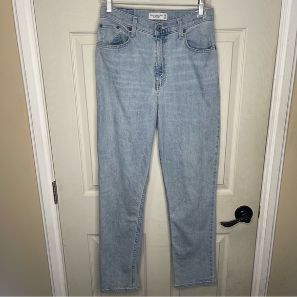 Abercrombie & Fitch Denim - Abercrombie & Fitch
The '90s Straight Ultra High Rise Sz 6R/28